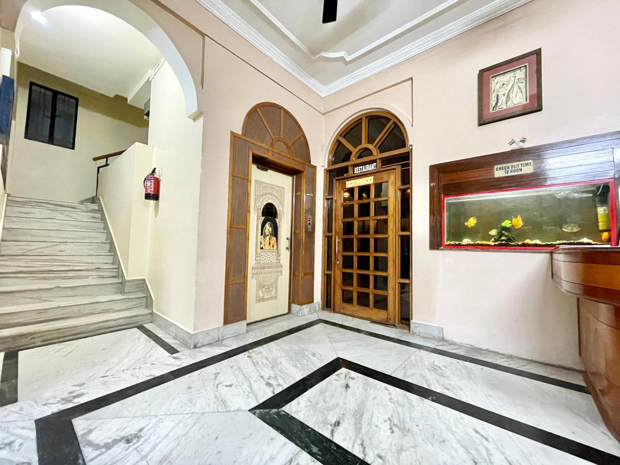 Hotel Shivam ! Varanasi होटल शिवम హోటల్ శివం ஹோட்டல் சிவம் Foreigner'S Choice ! Fully Air-Conditioned Hotel With Lift & Parking Availability, Near Kashi Vishwanath Temple, And Ganga Ghat, Best Hotel In Varanasi 2 Exterior photo