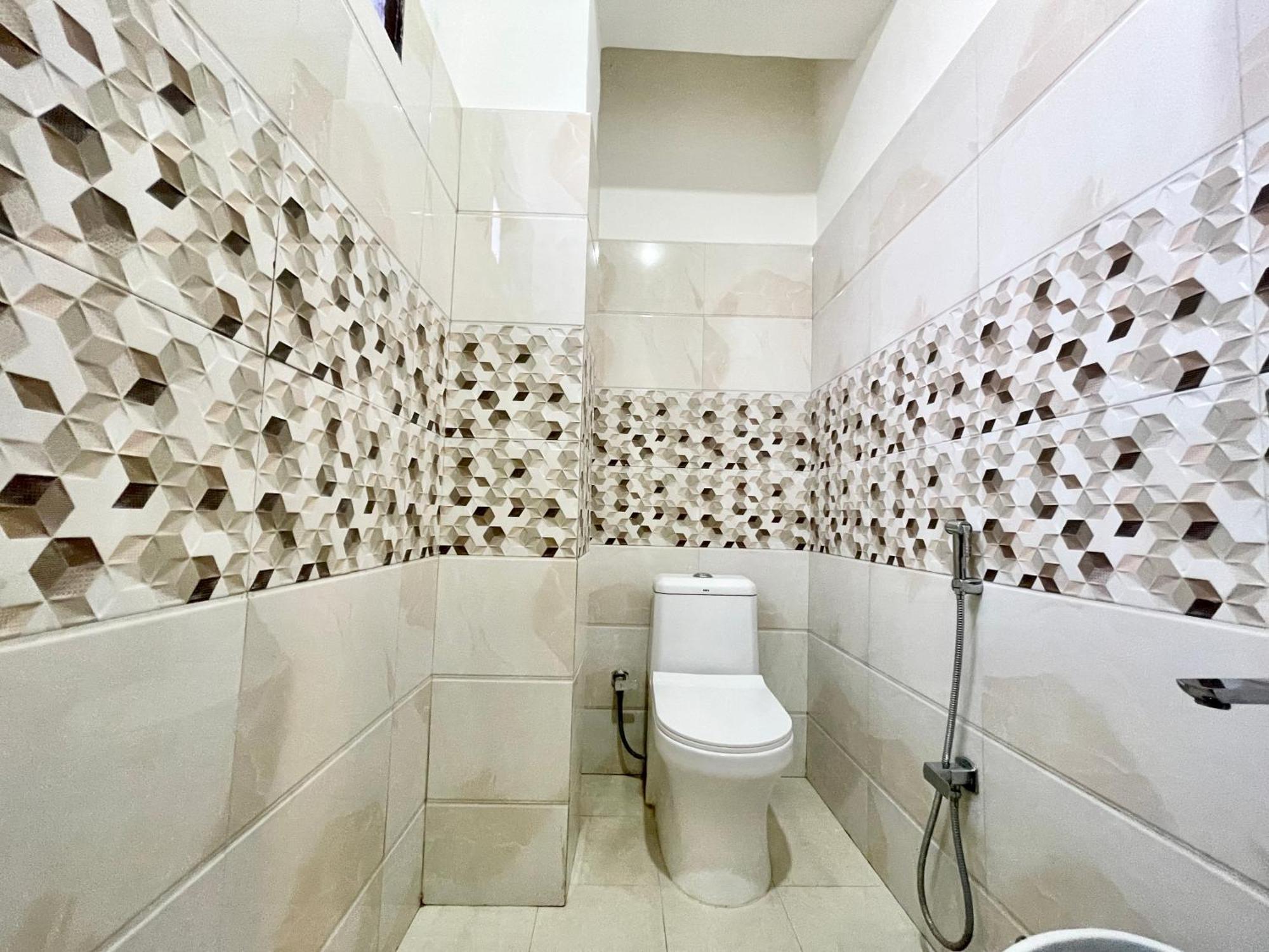 Hotel Shivam ! Varanasi होटल शिवम హోటల్ శివం ஹோட்டல் சிவம் Foreigner'S Choice ! Fully Air-Conditioned Hotel With Lift & Parking Availability, Near Kashi Vishwanath Temple, And Ganga Ghat, Best Hotel In Varanasi 2 Exterior photo
