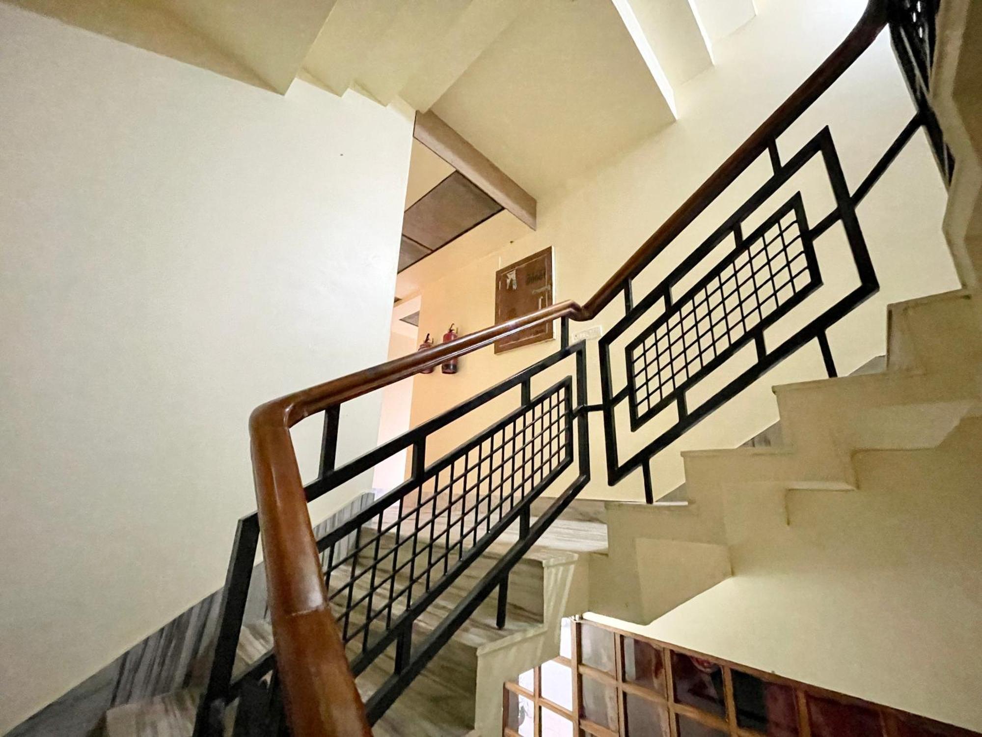 Hotel Shivam ! Varanasi होटल शिवम హోటల్ శివం ஹோட்டல் சிவம் Foreigner'S Choice ! Fully Air-Conditioned Hotel With Lift & Parking Availability, Near Kashi Vishwanath Temple, And Ganga Ghat, Best Hotel In Varanasi 2 Exterior photo