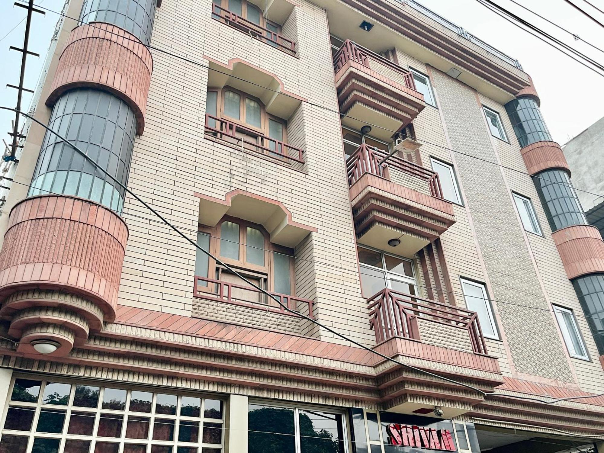 Hotel Shivam ! Varanasi होटल शिवम హోటల్ శివం ஹோட்டல் சிவம் Foreigner'S Choice ! Fully Air-Conditioned Hotel With Lift & Parking Availability, Near Kashi Vishwanath Temple, And Ganga Ghat, Best Hotel In Varanasi 2 Exterior photo