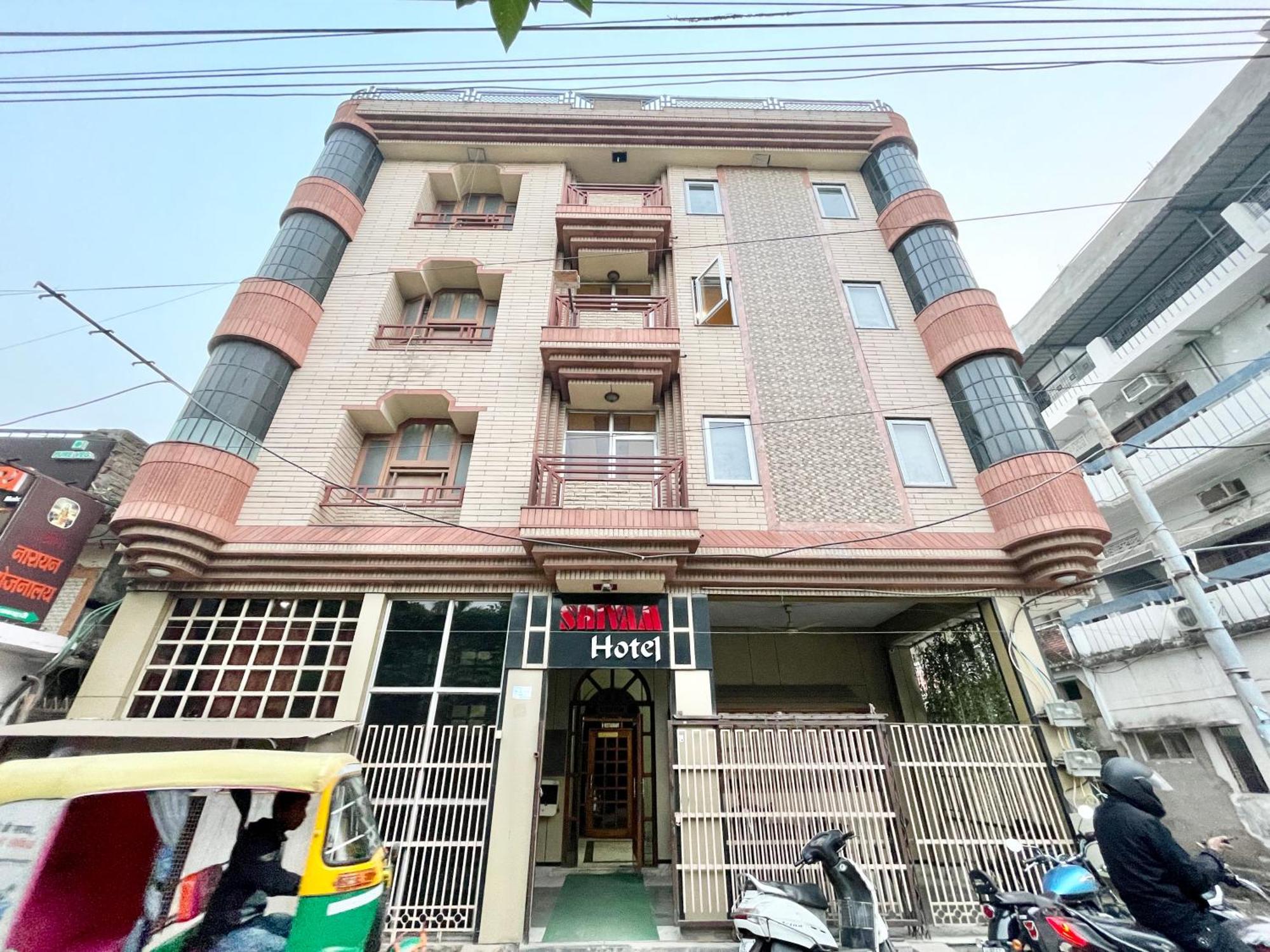 Hotel Shivam ! Varanasi होटल शिवम హోటల్ శివం ஹோட்டல் சிவம் Foreigner'S Choice ! Fully Air-Conditioned Hotel With Lift & Parking Availability, Near Kashi Vishwanath Temple, And Ganga Ghat, Best Hotel In Varanasi 2 Exterior photo