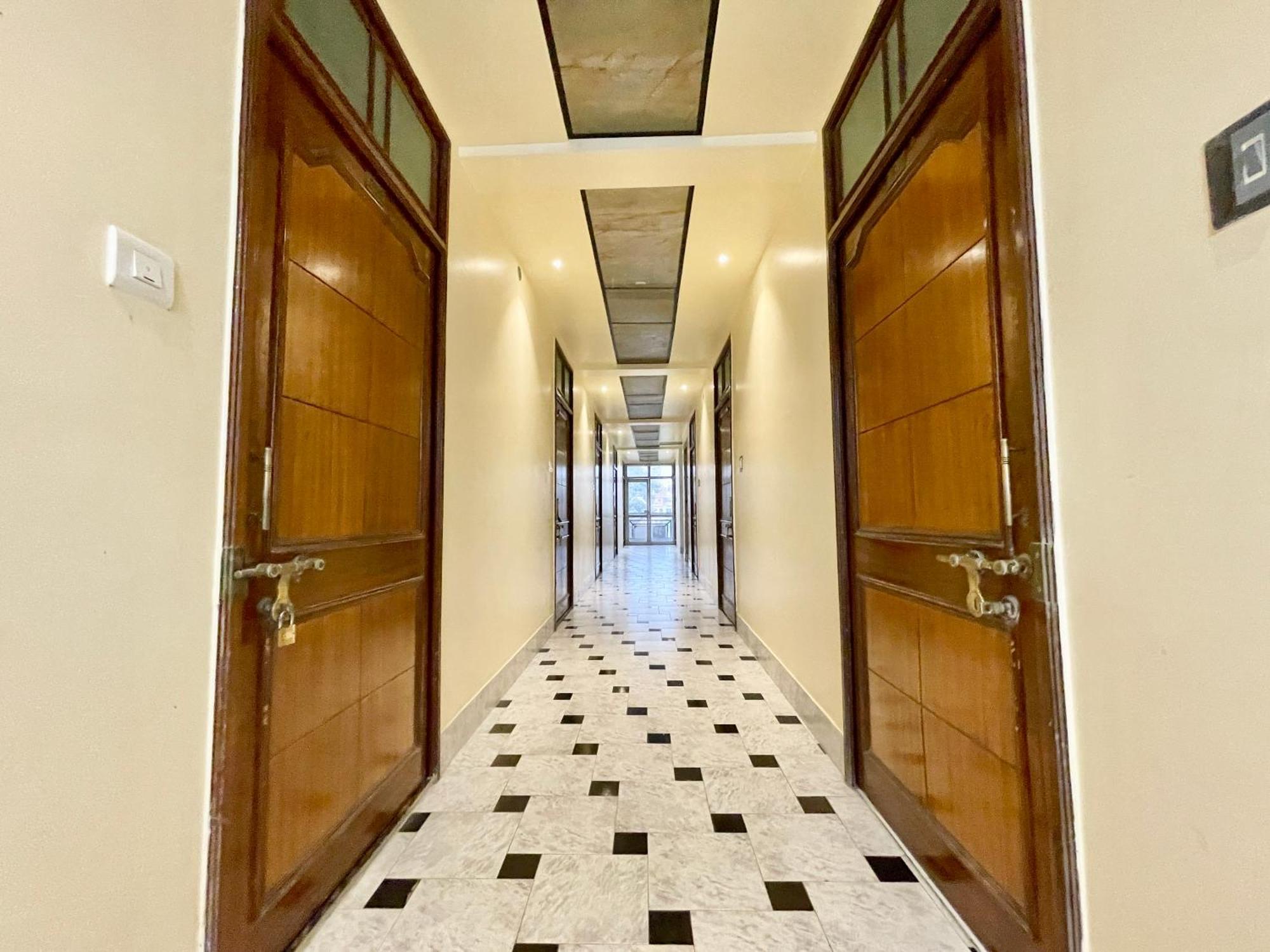 Hotel Shivam ! Varanasi होटल शिवम హోటల్ శివం ஹோட்டல் சிவம் Foreigner'S Choice ! Fully Air-Conditioned Hotel With Lift & Parking Availability, Near Kashi Vishwanath Temple, And Ganga Ghat, Best Hotel In Varanasi 2 Exterior photo