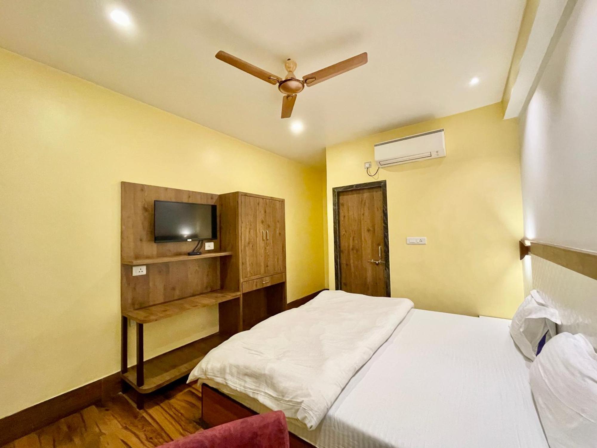 Hotel Shivam ! Varanasi होटल शिवम హోటల్ శివం ஹோட்டல் சிவம் Foreigner'S Choice ! Fully Air-Conditioned Hotel With Lift & Parking Availability, Near Kashi Vishwanath Temple, And Ganga Ghat, Best Hotel In Varanasi 2 Exterior photo